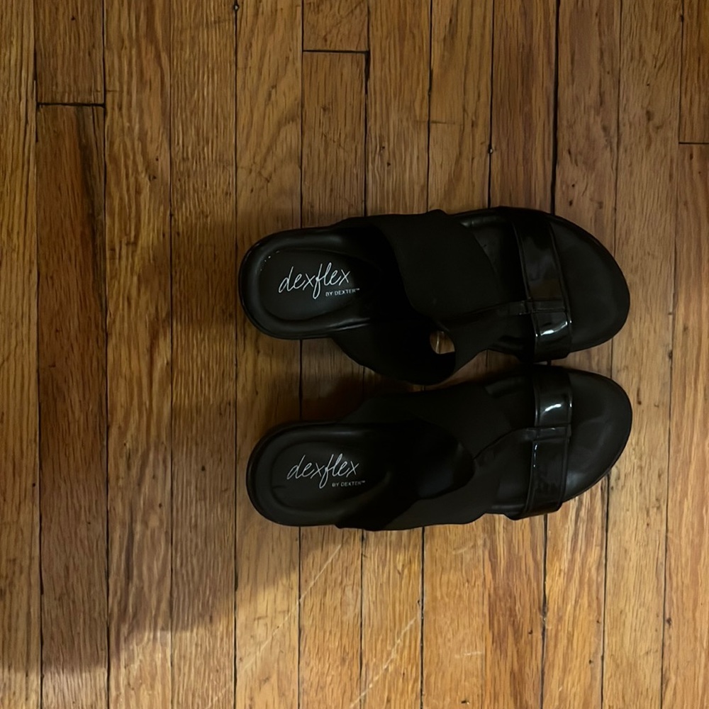 Black wedges